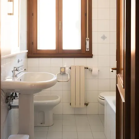 The Spacious With 3 Bedrooms And Private Parking Ρώμη