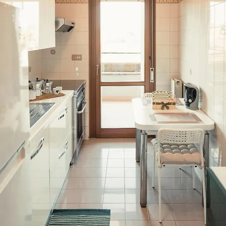 The Spacious With 3 Bedrooms And Private Parking *