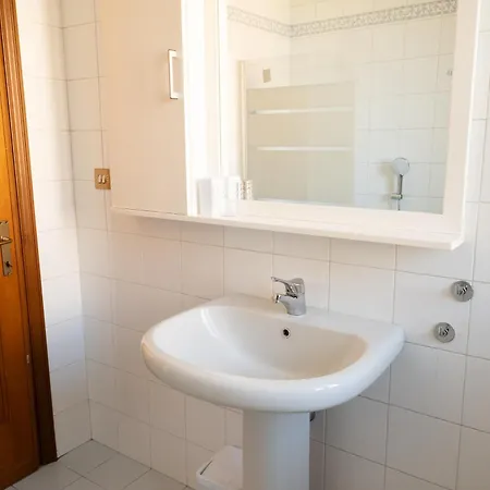 The Spacious With 3 Bedrooms And Private Parking Ρώμη