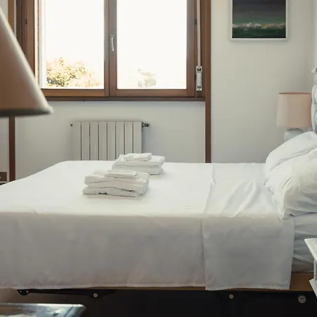 The Spacious With 3 Bedrooms And Private Parking Διαμέρισμα *