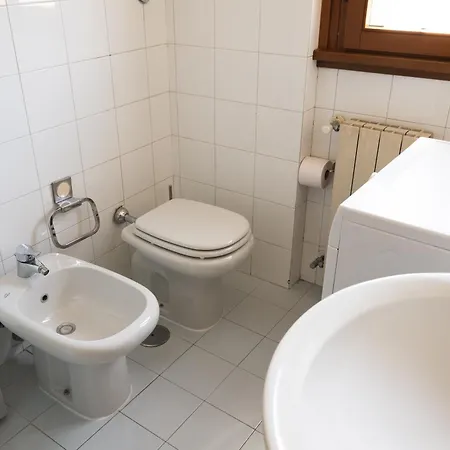 The Spacious With 3 Bedrooms And Private Parking