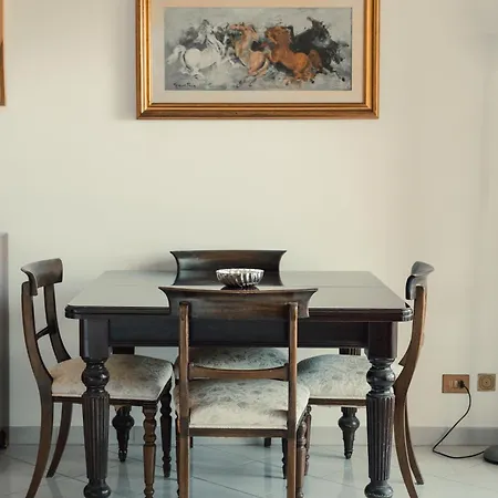 The Spacious With 3 Bedrooms And Private Parking Διαμέρισμα